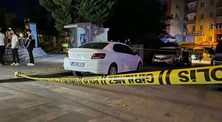 Bursa'da park halindeki araç kurşunlandı