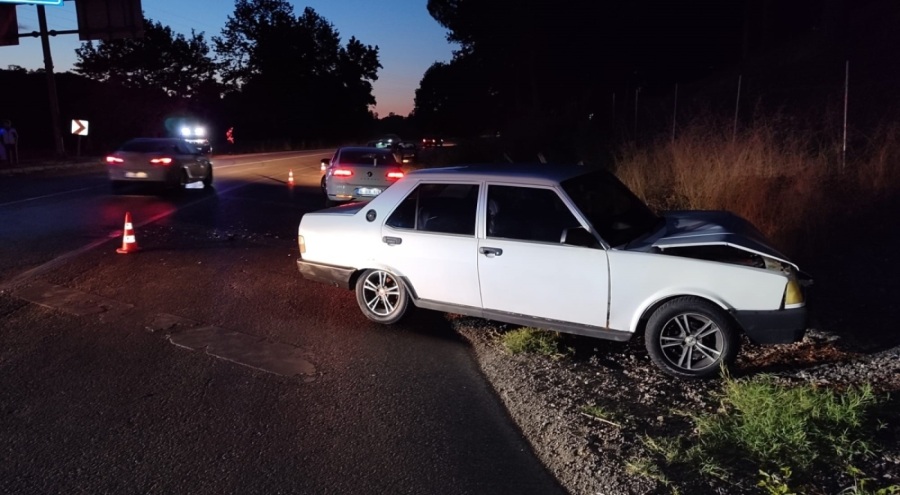 Bursa'da iki otomobil çarpıştı: 2 yaralı