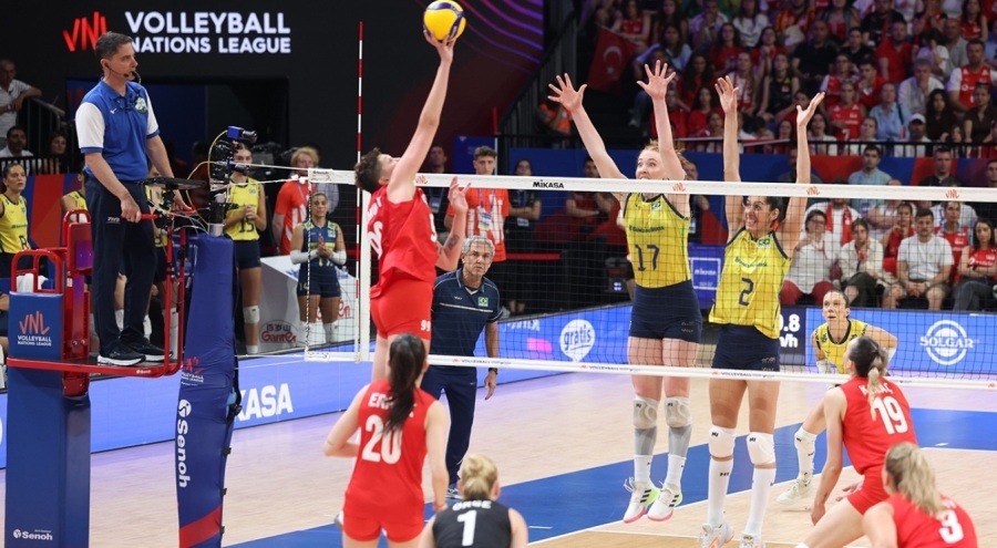 A Milli Kadın Voleybol Takımı, Milletler Ligi'nde ilk yenilgisini aldı