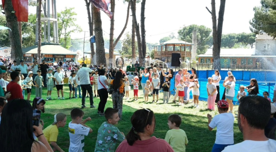 Geleneksel piknik, gencinden yaşlısına tüm herkesi bir araya getirdi