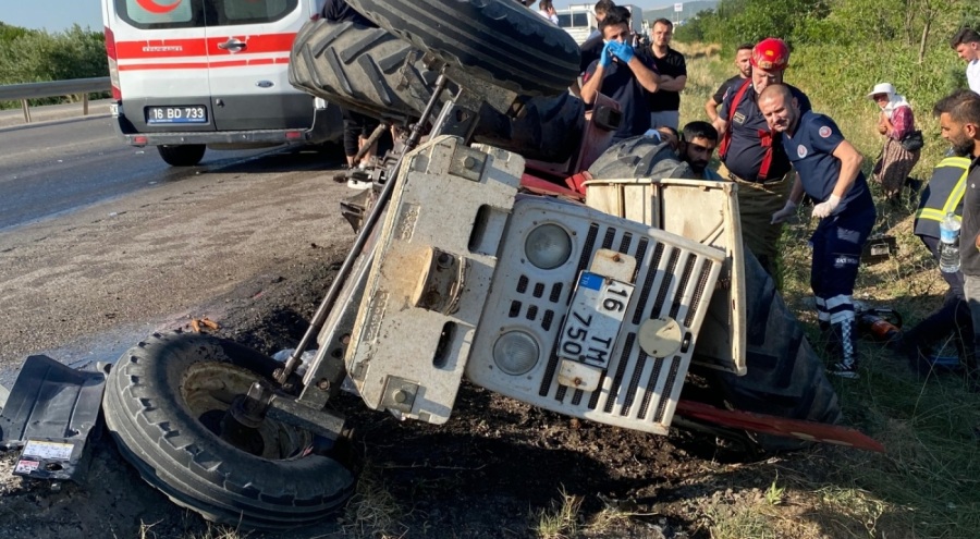 Karacabey'de traktör ile çekici çarpıştı: 1 yaralı