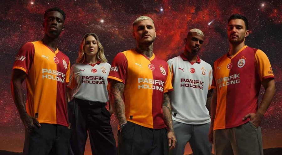 Galatasaray'ın yeni sezon formaları taraftarın beğenisine sunuldu