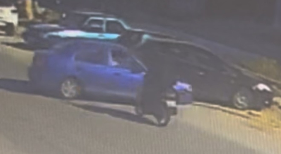 Otomobil ile çarpışan motosikletli yaralandı: Kaza anı kamerada