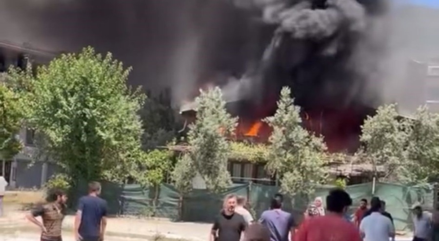 Apartmanda çıkan yangın korku dolu anlar yaşattı