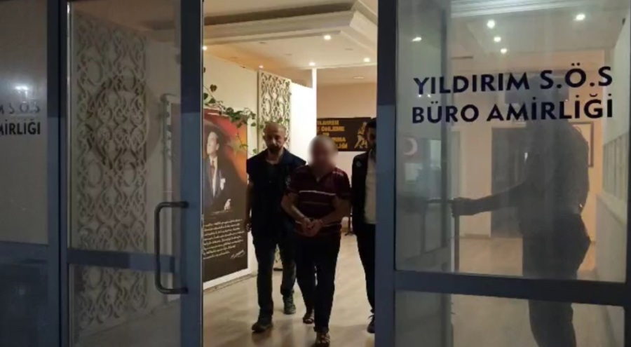 Bursa'da Aracından ve evinden 121 litre sahte içki çıktı