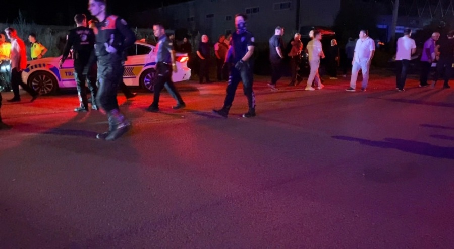 Bursa'da park halindeki araçlara çarpıp kaçtı, geri döndüğünde araç sahiplerinin saldırısına uğradı