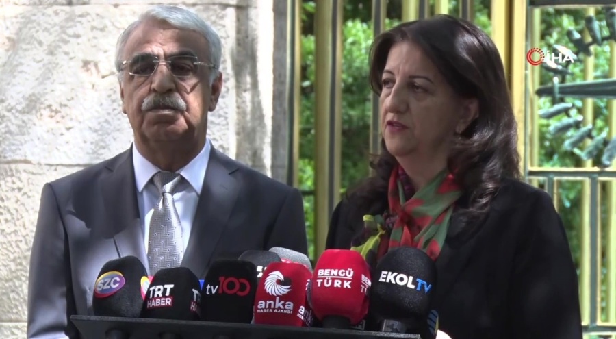 DEM Parti: "Bugün heyet olarak İmralı Cezaevinde Öcalan ile görüşme gerçekleştirdik"