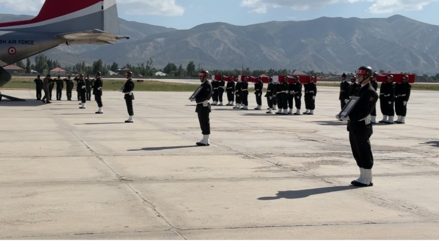 Pençe-Kilit Harekatı bölgesinde şehit olan 6 asker törenle memleketlerine uğurlandı