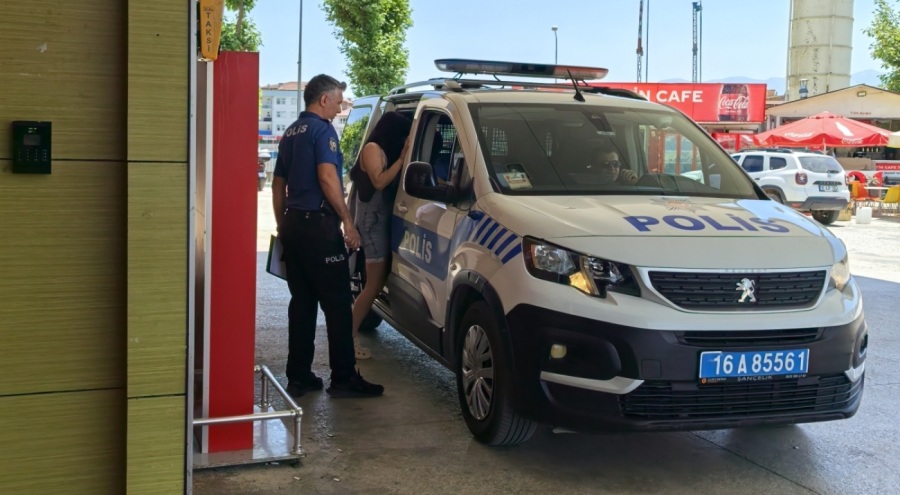 Bursa'da genç kızlar arasında bıçaklı kavga: 1 yaralı