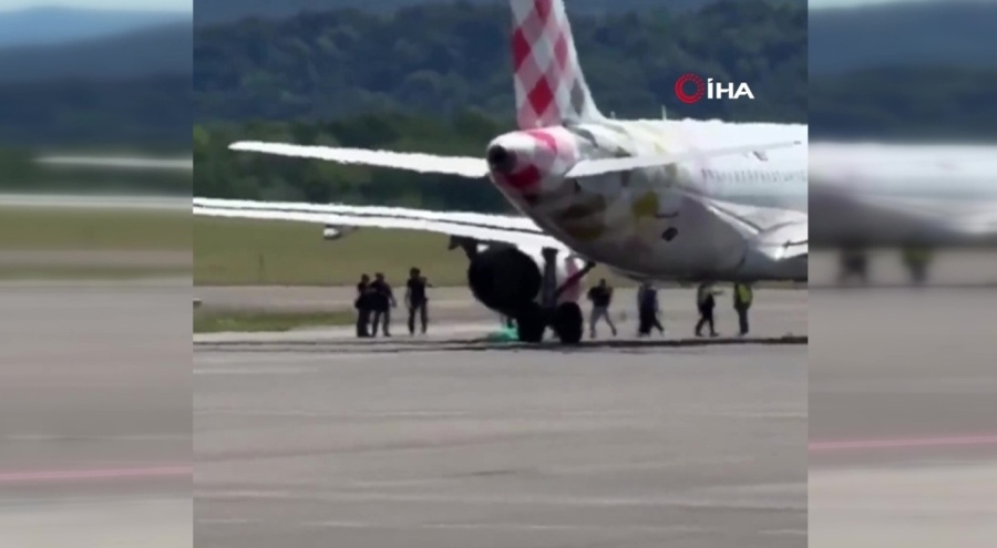 İtalya'da bir kişi kalkışa hazırlanan uçağın motoruna kapılarak öldü