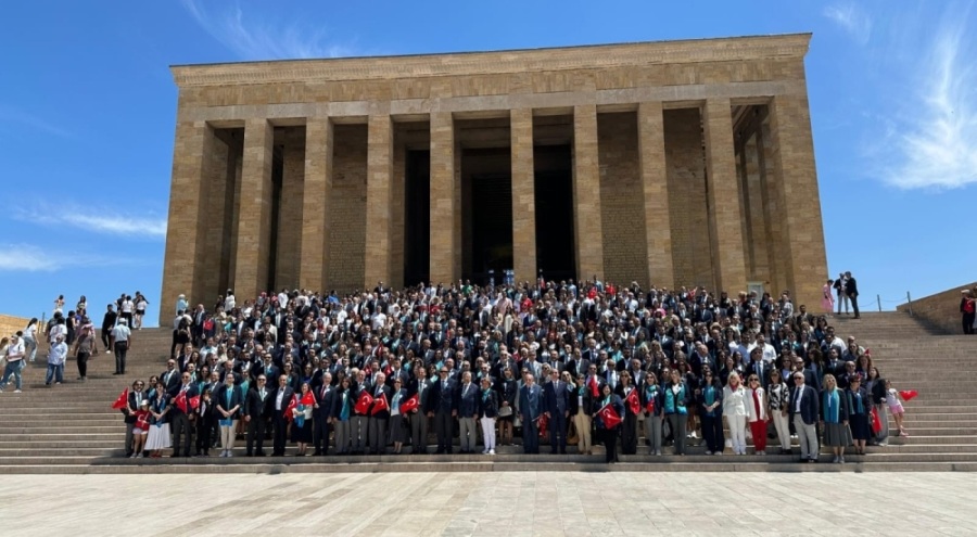 Rotaryenler Yeni Döneme Anıtkabir'de Ata'ya Saygıyla Başladı