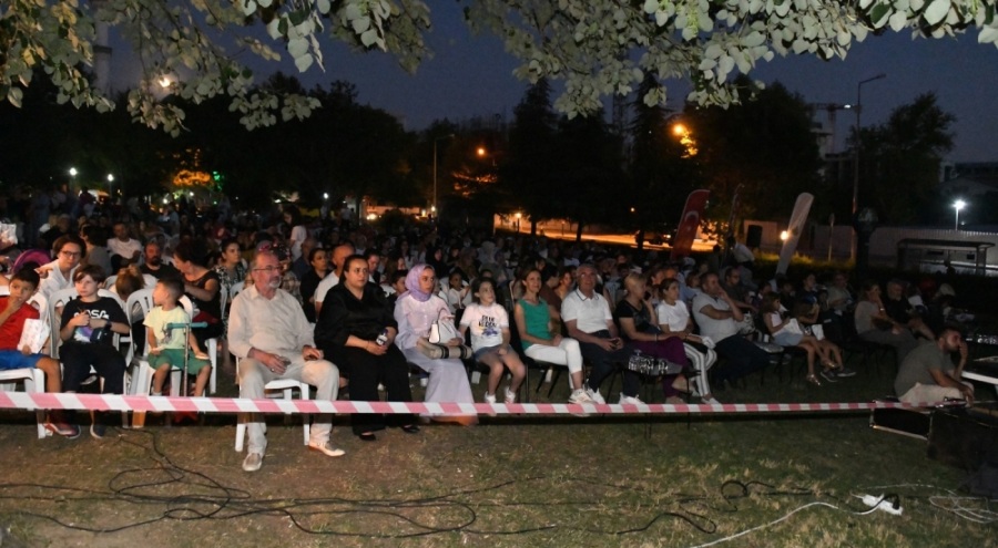 Osmangazi'de çocuklar açık hava sinemasında buluştu