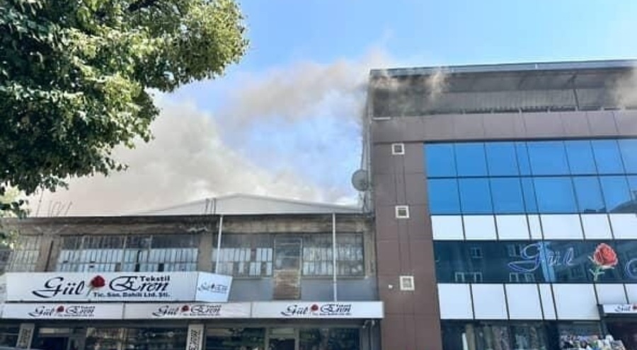 Bursa'da tekstil atölyesinin çatı katında yangın
