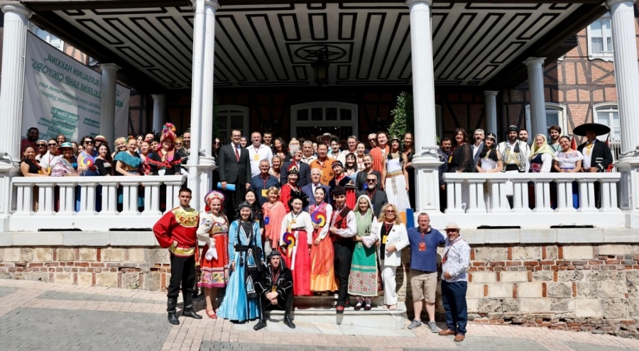 Altın Karagöz dans ekiplerinden Başkan Bozbey'e ziyaret