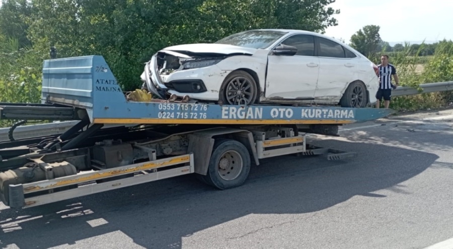 Kontrolden çıkan araç bariyere çarptı: 2'si çocuk 4 yaralı