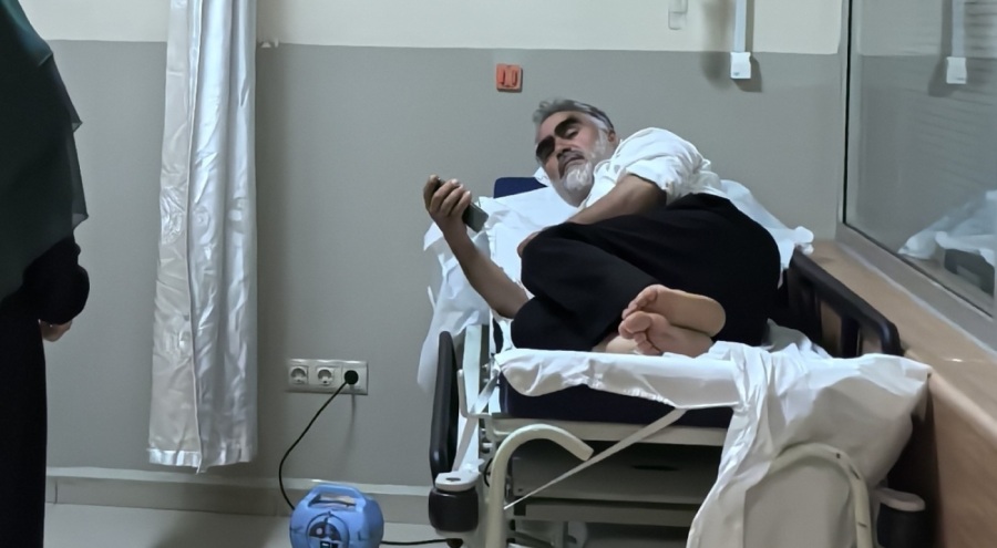 Kendisini ısıran yılanı poşete koyup acile geldi