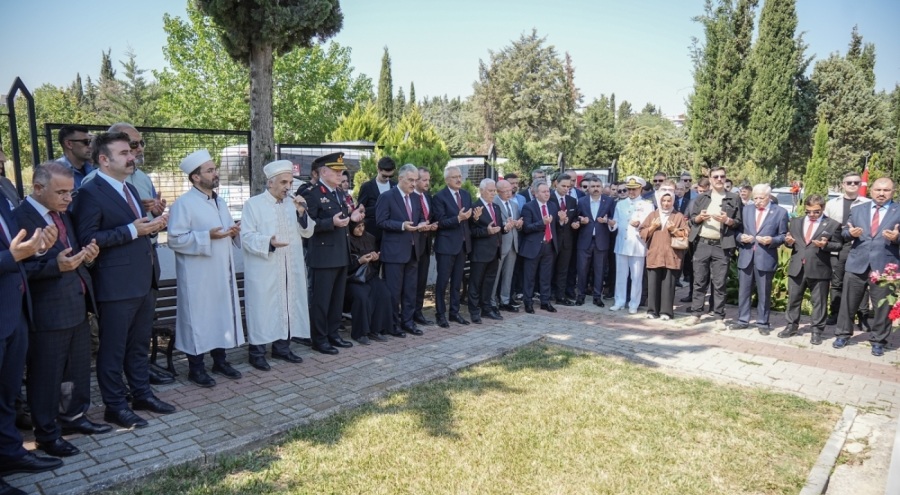 Bursa'da 15 Temmuz anma programları şehitlik ziyaretiyle başladı