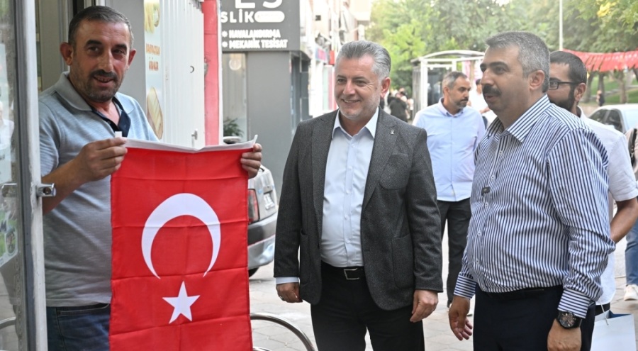 Yıldırım al bayraklarla donatıldı