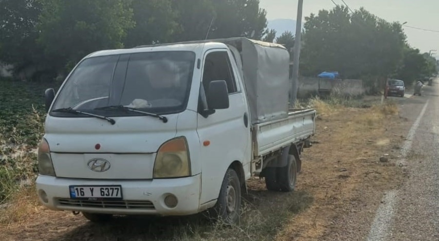 Seyir halindeki kamyonetten düşerek ağır yaralandı