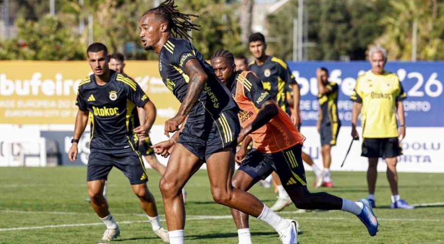 Fenerbahçe, hazırlıklarını çift idmanla sürdürdü