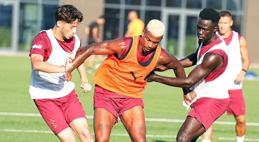 Galatasaray günü çift antrenmanla tamamladı
