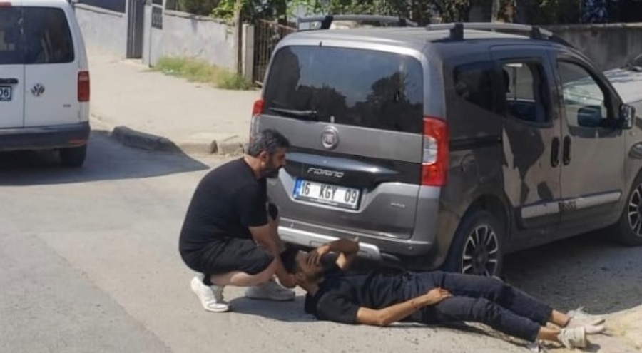 Kamyonetle çarpışan motosiklet sürücüsü yaralandı