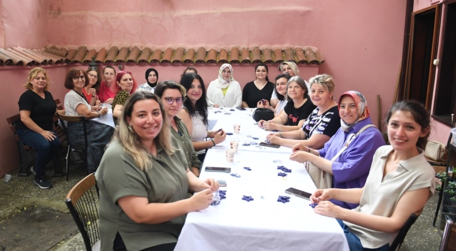 Kadınlar Ürettikleri Anahtarları Kadınlara Hediye Ediyor