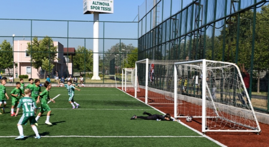 Geleceğin Futbolcuları Osmangazi'de Sahaya Çıktı