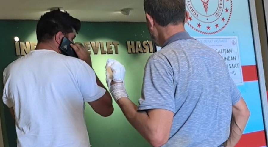 Elini bıçkıya kaptıran adamın parmakları parçalandı