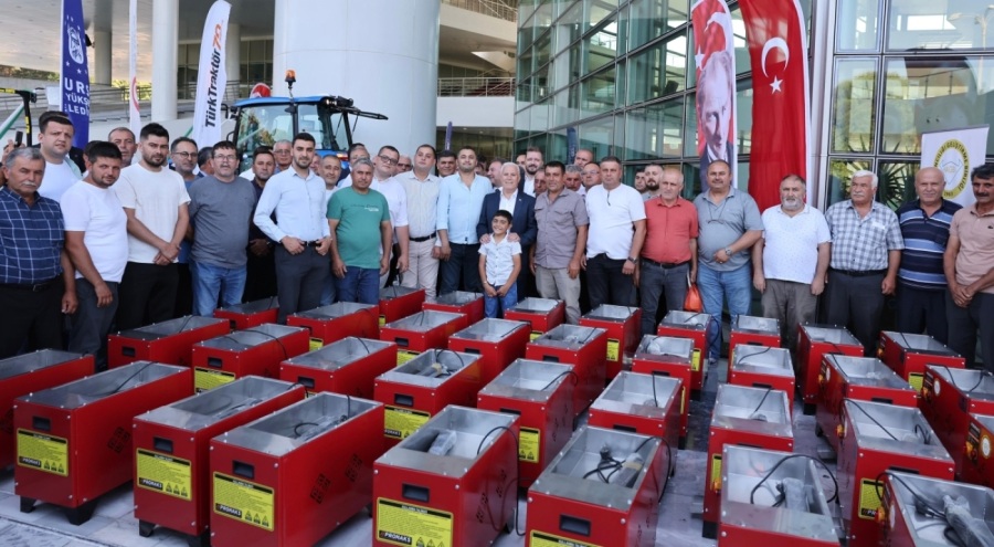 Büyükşehir'den kırsal mahallelere ekipman desteği