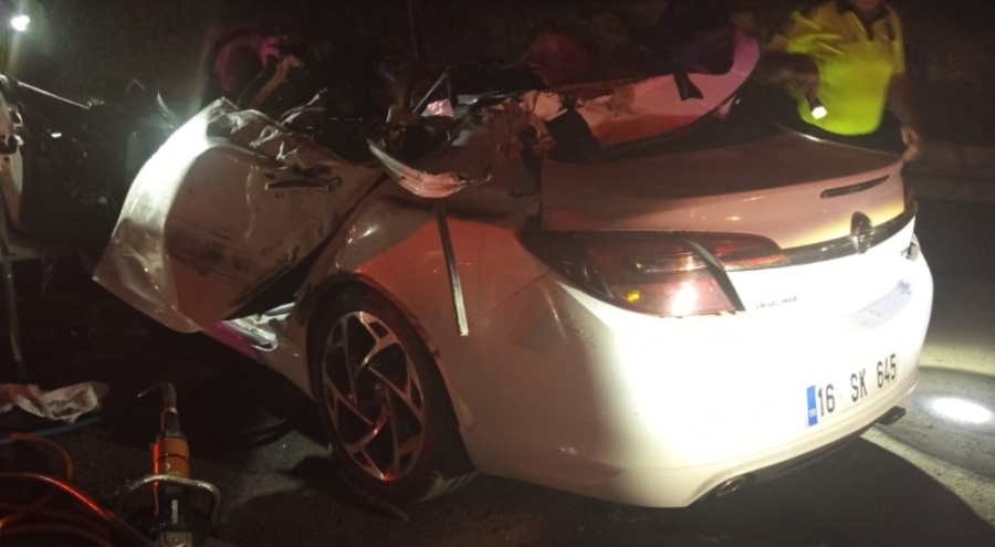 Bursa'da feci kazada polis ve ailesi hayatını kaybetti