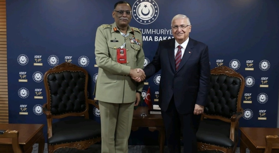 Bakan Güler, IDEF'te Vietnam ve Pakistanlı yetkilileri kabul etti