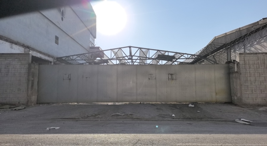 Fabrikanın çatısından düşen işçi ağır yaralandı