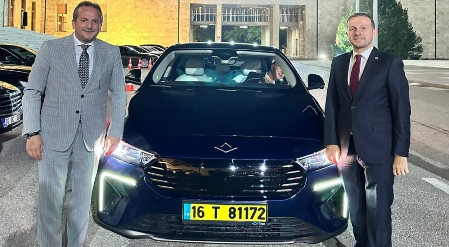 Türkiye'nin yerli ve milli otomobili T10F TBMM'de sergilendi