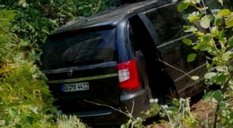 Şarampole yuvarlanan minibüsteki 4 kişi yaralandı