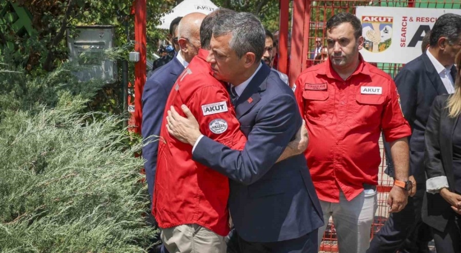 CHP Genel Başkanı Özel'den AKUT'a taziye ziyareti