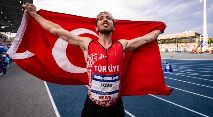 Berke Akçam'dan altın madalya