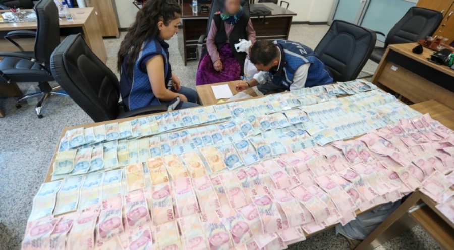 Van'da yakalanan dilencinin üzerinden 75 bin 950 TL çıktı