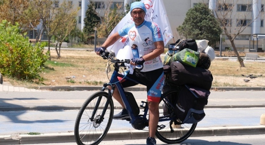 Kök hücre bağışına dikkati çekmek için bisikletle şehir şehir geziyor