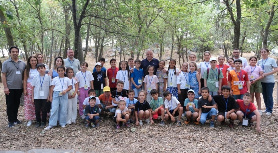 Başkan Şadi Özdemir, Nilüfer Doğa ve Bilim Yaz Okulu'ndaki öğrencilerle buluştu