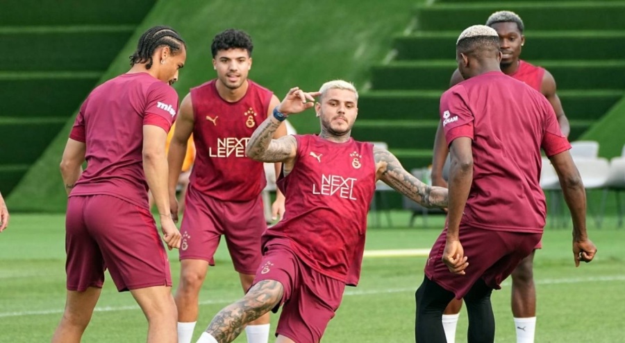 Osimhen, Galatasaray formasıyla ilk antrenmanına çıktı