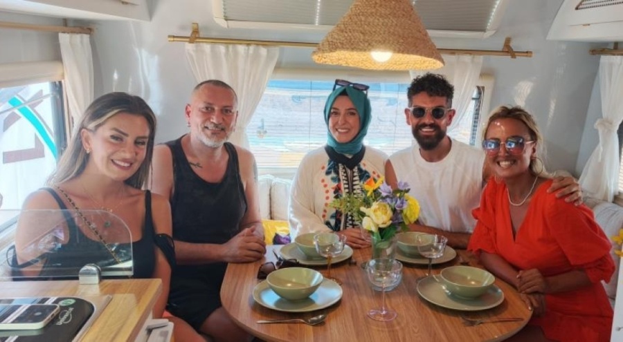 İki ünlü ismin karavan rekabeti