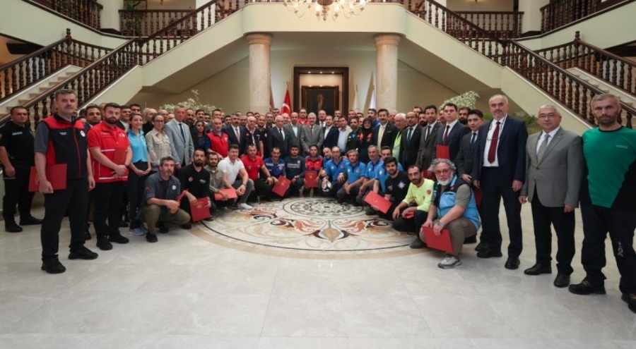 Vali Ayyıldız'dan kahramanlara teşekkür belgesi