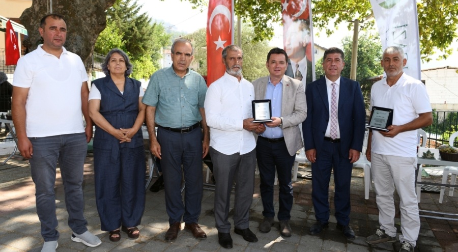 Osmangazi'nin gönüllü temizlik elçilerine plaket