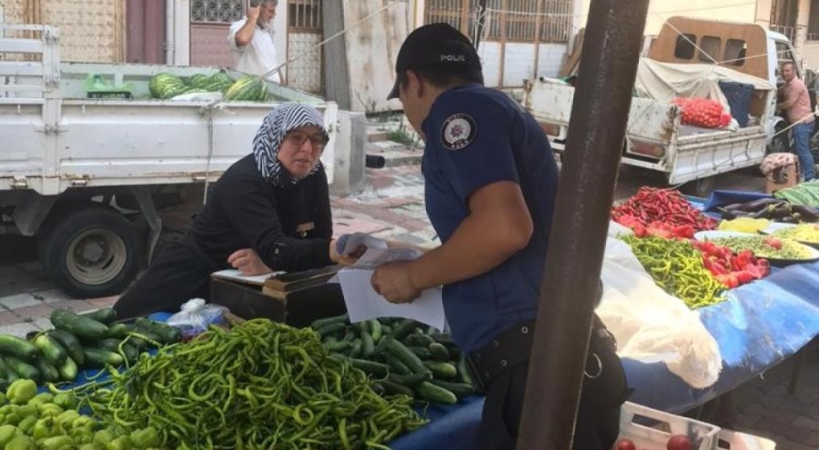 Bursa'da polis, dolandırıcılığa karşı broşür dağıttı