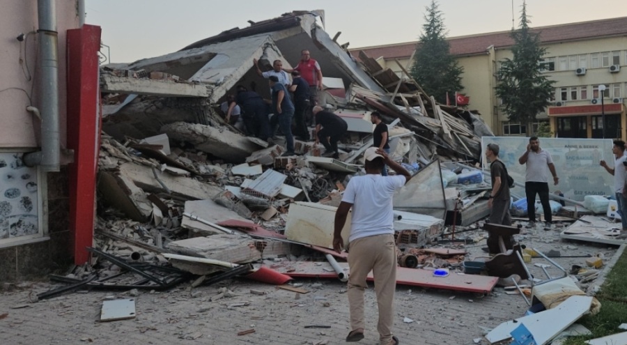 Balıkesir'deki depremde 1 kişi hayatını kaybetti