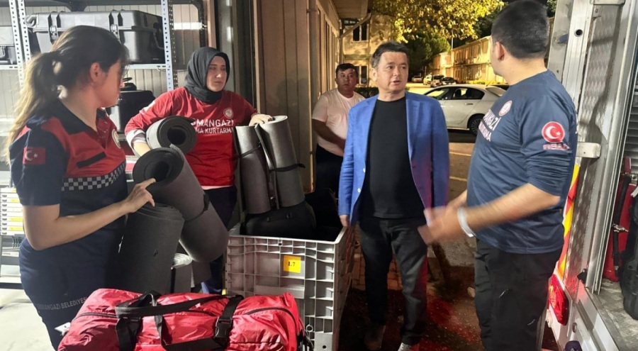 Osmangazi'den deprem sonrası hızlı destek! Daisy ve Alfa, Sındırgı'da görev başında