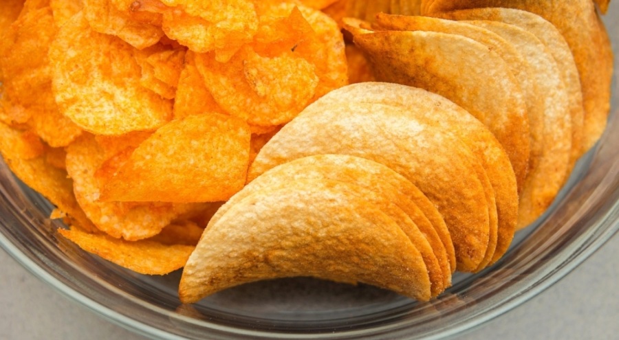 Türkiye'den çekilen cips devi raflara geri döndü! Fiyatı ise tartışma yarattı