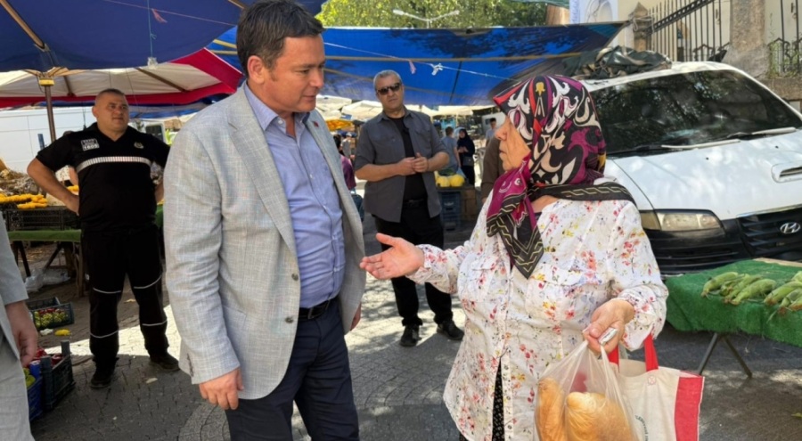 Başkan Aydın, Muradiye Pazarı'nda esnaf ve vatandaşla buluştu
