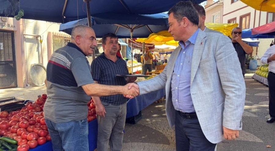 Başkan Aydın, Muradiye Pazarı'nda esnaf ve vatandaşla buluştu